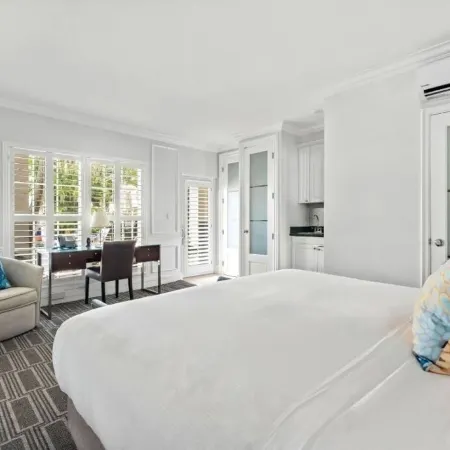 The Pillars Hotel & Club Отели рядом с достопримечательностью «Боннет Хаус Музеум & Гарденс»