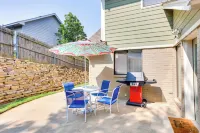 < 1 Mi to OU Campus - Norman Vacation Rental - مطابخ
