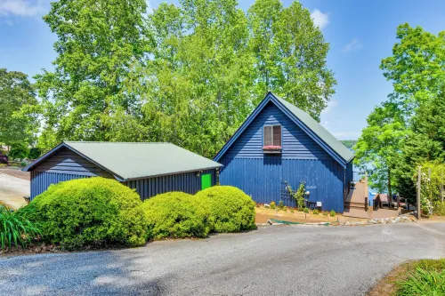 Beautiful Lake Keowee Home w/ Boat Dock & Fire Pit - 3성급