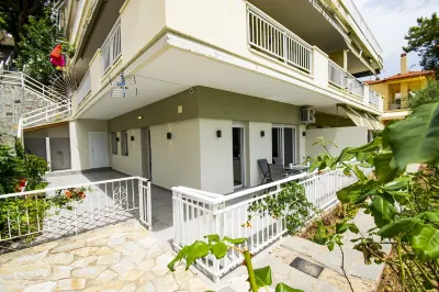 Eleni Seafront Apartment by Rentalspro Các khách sạn gần Nea Flogita