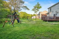 Birch Hollow Cozy Poconos Home w/ Fireplace, Soaking Tub & Kids Play Area
