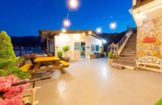 喬傑島黑洞日出海景 酒店