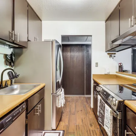 Walk to Virginia Lake: Reno Condo w/ Balcony!