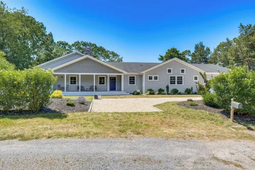 Distinctive Hamptons Home w/ Pool Near Bay, Ocean - Uima-altaat