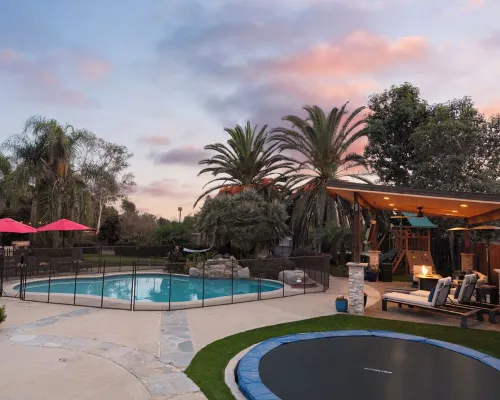 Stunning Private Resort with a Pool and Hot Tub Hotels in San Marcos