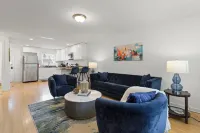 Sleeps 5, 3 Queen Beds, Centrally Located, Near Downtown KC & County Club Plaza