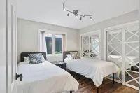 Sandy Beach Hideaway.  Cozy and Bright. Entire house steps from the Sandy Beach! Hotels in Sylvan Lake