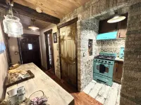 Beautiful Yo Mama’s House Hotels in Wrightwood