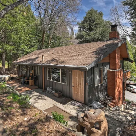 The Lazy Bear Cabin - For 6!