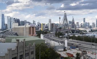 KozyGuru | Rozelle | Bridge View with Carpark