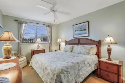 BeautifulLocation,Waterside Views! Walking Distance, Elevator,Garage, Pool&Spa Hotels near Naples Municipal Airport