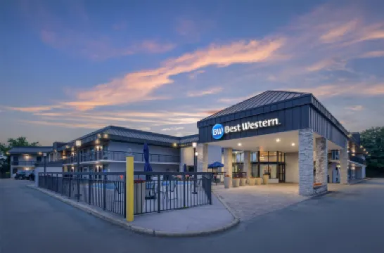 Best Western Center Inn Hotels near Thoroughgood House