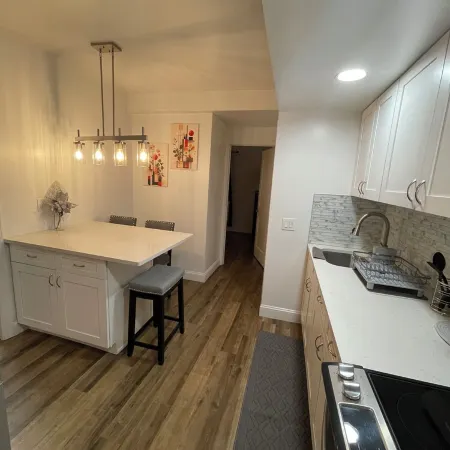 Modern 2Br Near NYC • Free Parking • Quiet Area