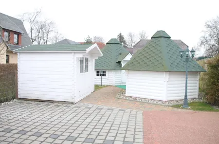 Exclusive apartment with garden and fireplace near the beach