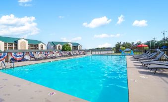 Waters Edge Retreat - For 6!