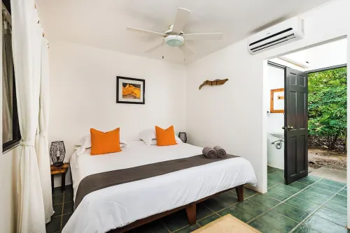 Beach Studio in Playa Grande. Fast WiFi, Cold AC, Full kitchen. Close to beach.