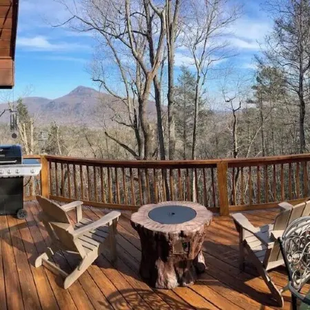 Charming Mountain View Cabin, Rumbling Bald, Lake Lure