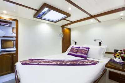 Classic gaff schooner Hotels in 