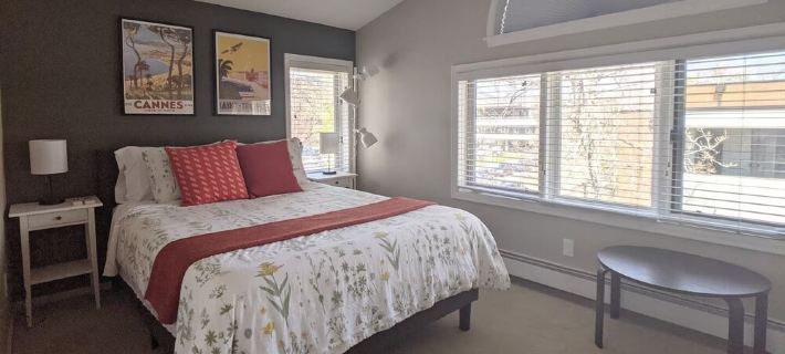 Downtown Creekside Retreat Hotels in Boulder