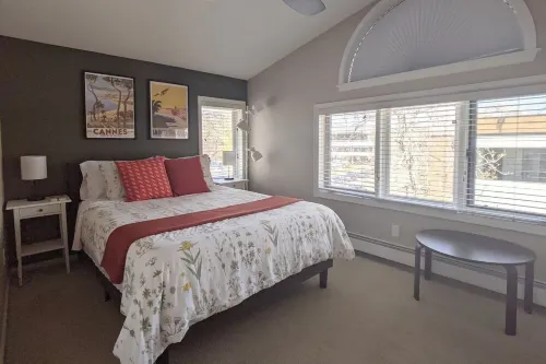 Downtown Creekside Retreat - balcony