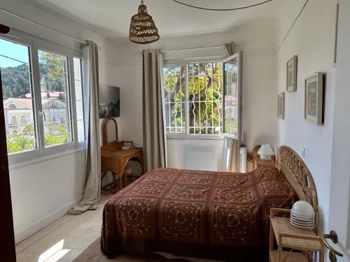 Charming house, swimming pool, sea view, 4 minutes walk from the beach