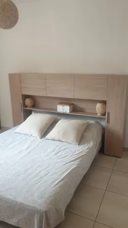 Pretty villa for 6 near beach and river