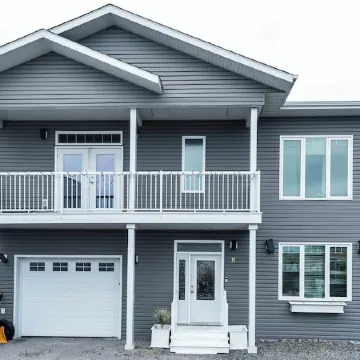 Northern Solace, 2 Bedrooms, 2 Bathrooms, Kitchen, Living Room, 5 Min to Airport