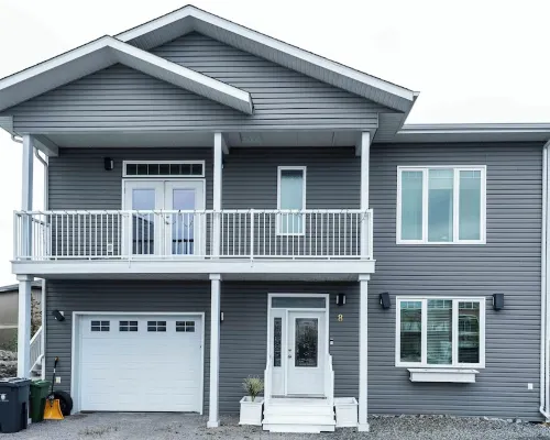 Northern Solace, 2 Bedrooms, 2 Bathrooms, Kitchen, Living Room, 5 Min to Airport Hotels in Yellowknife