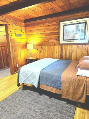 Lakeview Country Cabin ~ Studio w/ 2 Queen Beds