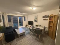 2 bed (ensuite) garden apartment gated, close to Langley, Heathrow , Windsor