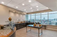 DoubleTree by Hilton Hotel Jefferson City - breakfast