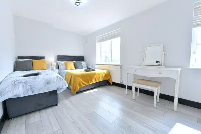 North West London Escape. Modern 3 Bedroom House. Quick to Central London Hotels near Golders Hill Park