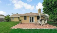 Beautiful home, close proximity to golf, shopping, dining, parks and hospitals
