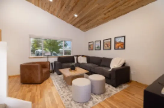 FRUITOPIA! Your 4 bedroom, 2 bath adventure basecamp in downtown Fruita CO