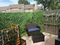 NASA, Lake, and to the Moon 2-bedroom townhome Hotels near Space Center Houston