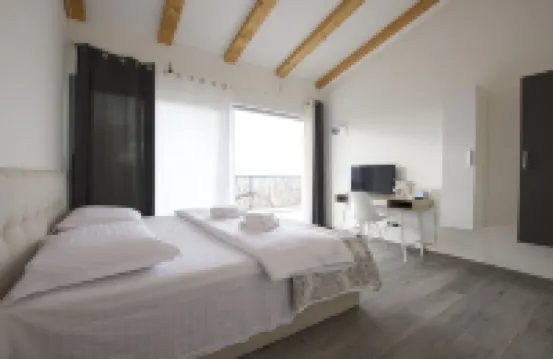 Detached villa on the mountain next to river Cetina, quiet