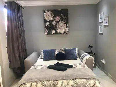 Walking distance to all Antique shops, Restaurants and popular attractions Parys Golf & Country Estate附近的飯店