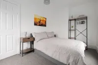 Spacious Beachfront Retreat with Parking | Your Perfect Getaway