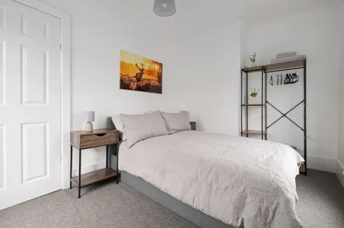 Spacious Beachfront Retreat with Parking | Your Perfect Getaway