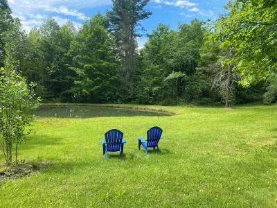 Hinesburg hideaway with hot tub! فنادق في 