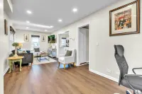 Charming Hideaway near Chicago Hotels in Oak Lawn