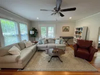 1920s Bungalow with private garden, close to downtown Hotels in Sans Souci