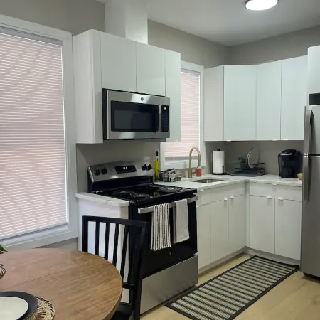 Dearborn #1 Modern and Cozy 1-bedroom apartment with WiFi, AC, Henry Ford Museum
