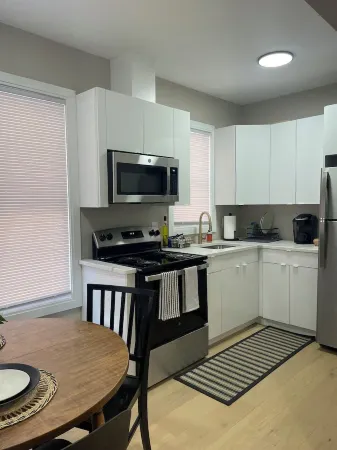Dearborn #1 Modern and Cozy 1-bedroom apartment with WiFi, AC, Henry Ford Museum