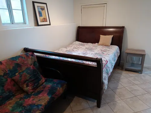 Small detached studio. Quiet. Private parking. Visitors wanting to explore SD.