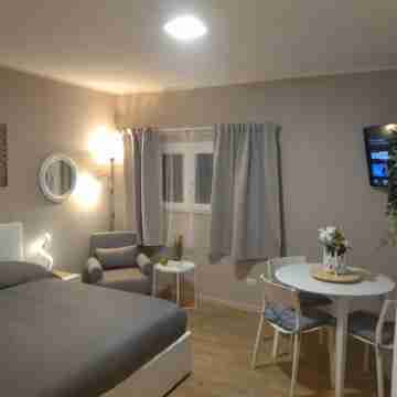 Old Bridge Minisuite Quiet connected studio apartment Rooms