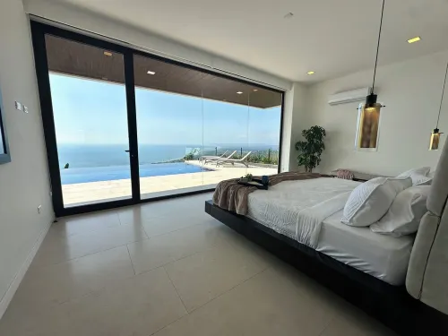 Luxury Villa w/ Ocean, Mountain Views, King Suites & Hot Tub - Sleeps 10