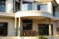 Luxury Villa on wildlife & golf estate Hartbeespoort South Africa Hotels in 