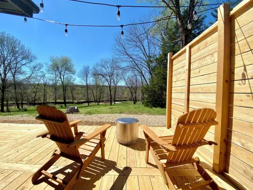 The Floy at High Bank – Charming Elk Riverfront Tiny Cabin in Scenic Noel, MO