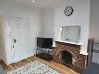 Entire one bedroom ground floor flat. 5 minutes to town centre and train station